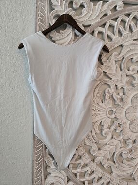 House Of Harlow 1960 Women's Sleeveless Scoop Neck Bodysuit Off White S